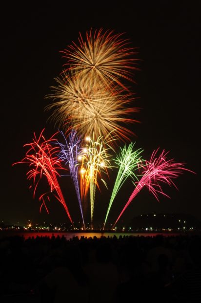 金沢区制70周年記念 第44回金沢まつり花火大会 【8月25日(土)約4,000発】 金沢区制70周年記念 第44回金沢まつり花火大会 【8月25日(土)約4,000発】