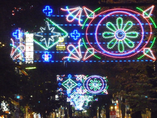 色鮮やかな光の通り道「イセザキ☆ライト」　12月18日はコンサートも！＠イセザキ・モール（関内駅）