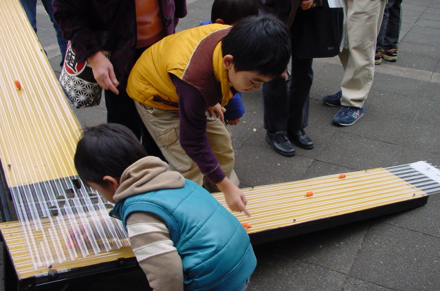 コロコロメタボ虫でクリスマスツリーが点灯！？不思議なイベント満載の三菱みなとみらい技術館