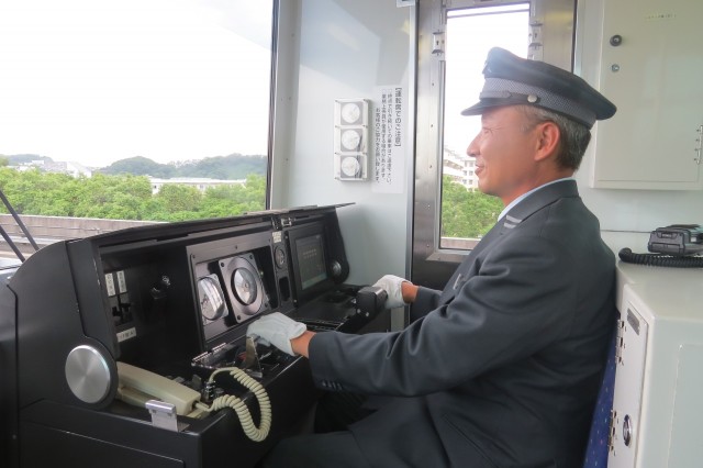 シーサイドライン特別列車に乗って車両基地＆沿線企業へ「プレミアム探検ツアー」！＠横浜市磯子区・金沢区
