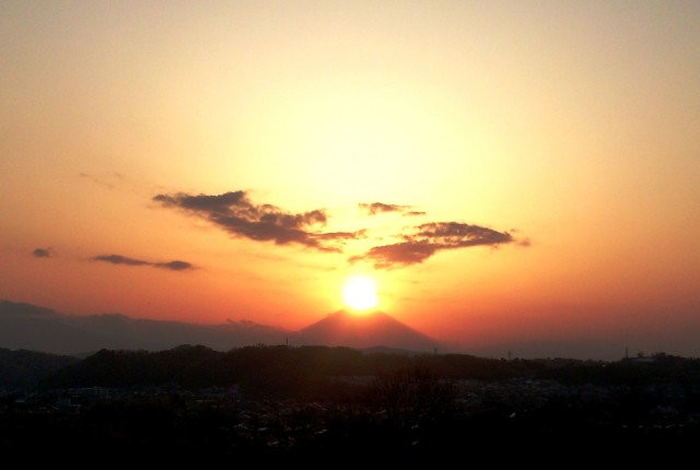 【4月10日】チャンスは年に2回だけ！ダイヤモンド富士を見に行こう！@県立大磯城山公園