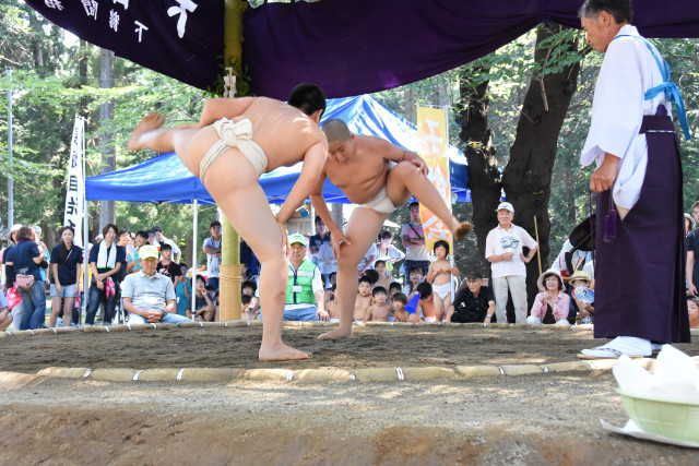 熱気溢れる土俵！大和市の諏訪神社で「下鶴間子ども相撲大会」