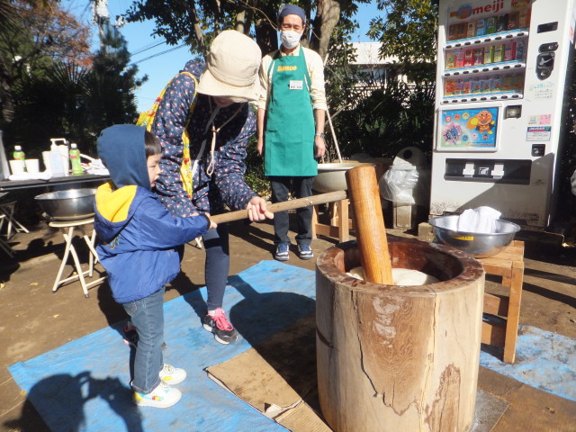 「お餅つき大会」 ！広場でいっぱい遊んでつきたてお餅やお雑煮を食べよう    　ポニー乗馬体験も＠こどもの杜（横浜・青葉区）で