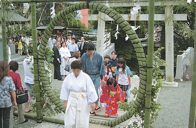 茅の輪をくぐり身を清め健康を祈願＠横浜長津田王子神社