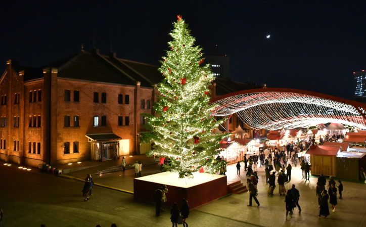 光輝くドイツのクリスマスマーケット　ディーン・フジオカさんが点灯＠横浜赤レンガ倉庫
