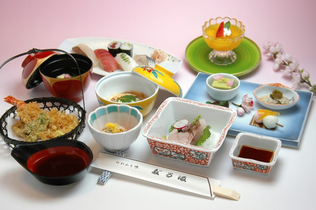 小田原の国登録有形文化財「だるま」手作り桜の季節限定こゆるぎ弁当 お花見会場へ配達も 小田原の国登録有形文化財「だるま」手作り桜の季節限定こゆるぎ弁当 お花見会場へ配達も