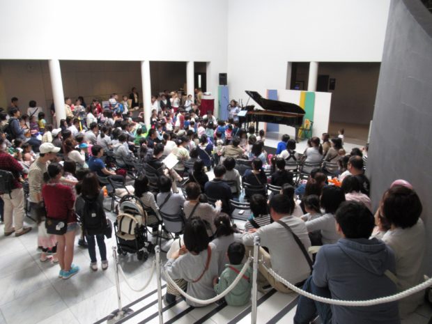 4月28日は入場無料のテアトルフォンテで影絵・紙芝居・コンサートを楽しもう! 4月28日は入場無料のテアトルフォンテで影絵・紙芝居・コンサートを楽しもう!