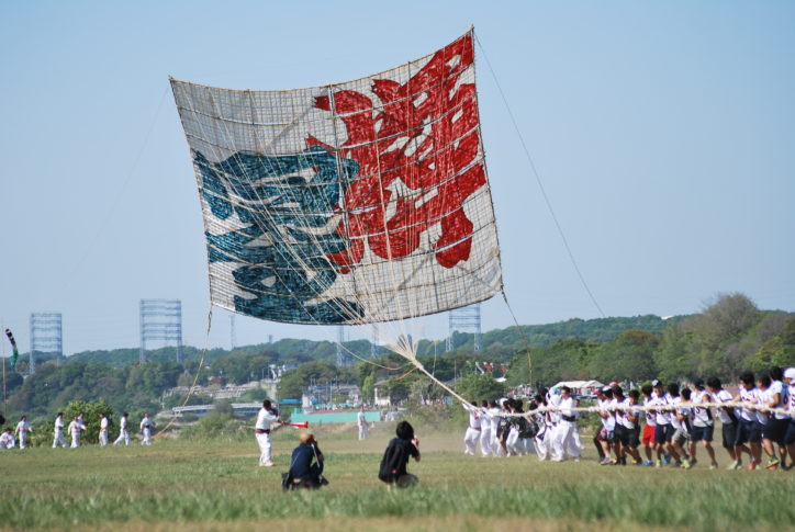 日本一を見に行こう「相模の大凧まつり」2018年の題字は“翠風”