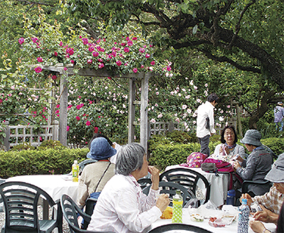 地元の名産品並ぶ「城山マルシェ」＠旧吉田茂邸地区兜門前