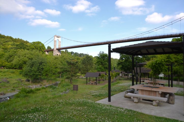 秦野戸川公園バーベキュー場／BBQしながら川遊び、大型遊具でも遊べる