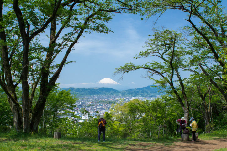 弘法山ハイキング／3つの低山縦走　丹沢と富士山の感動の絶景が待つ日帰り登山へ
