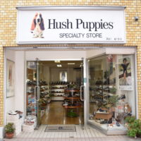 犬のマークの靴専門店「ハッシュパピー横浜二俣川店」夏のラストセール！靴下プレゼントも