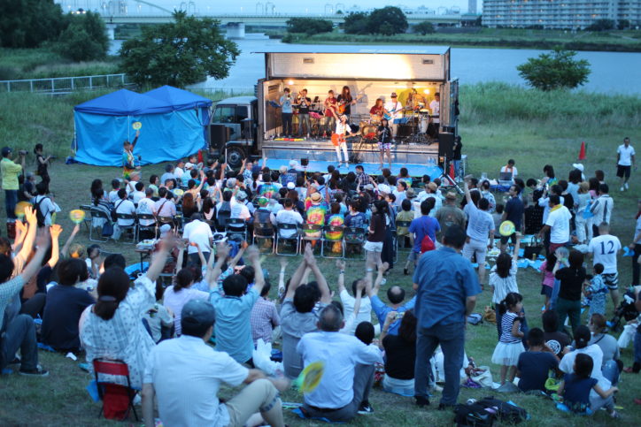 多摩川河川敷広場で夕涼みコンサート『style-3 !』が弦楽奏＠川崎市多摩区