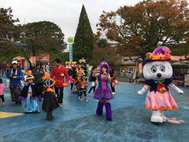 よみうりランド ハロウィンにゾンビ大量感染中《仮装アイテム2点着用で入園料無料》 よみうりランド ハロウィンにゾンビ大量感染中《仮装アイテム2点着用で入園料無料》