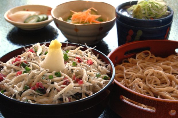 冬のご馳走「鴨鍋」を新そばと共にいただく贅沢。小田原のそば茶屋「矢秀庵」で、送迎バス付きの安心宴会 冬のご馳走「鴨鍋」を新そばと共にいただく贅沢。小田原のそば茶屋「矢秀庵」で、送迎バス付きの安心宴会