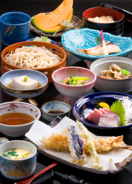 冬のご馳走「鴨鍋」を新そばと共にいただく贅沢。小田原のそば茶屋「矢秀庵」で、送迎バス付きの安心宴会 冬のご馳走「鴨鍋」を新そばと共にいただく贅沢。小田原のそば茶屋「矢秀庵」で、送迎バス付きの安心宴会