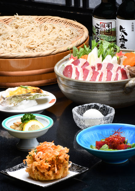 法事やお祝いにもうれしい、おもてなし料理。そば茶屋「矢秀庵」なら、送迎バスや引き出物のご用意もOK 法事やお祝いにもうれしい、おもてなし料理。そば茶屋「矢秀庵」なら、送迎バスや引き出物のご用意もOK