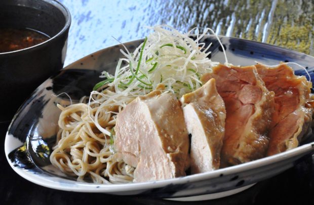 法事やお祝いにもうれしい、おもてなし料理。そば茶屋「矢秀庵」なら、送迎バスや引き出物のご用意もOK 法事やお祝いにもうれしい、おもてなし料理。そば茶屋「矢秀庵」なら、送迎バスや引き出物のご用意もOK