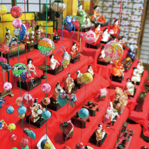 三浦・チャッキラコ三崎昭和館で「雛人形・つるし雛・つるし飾り」特別展