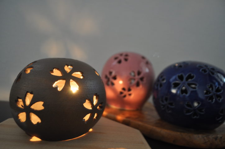 粘土で創る「さくらの花」と陶芸で創る「さくらのランプ」展