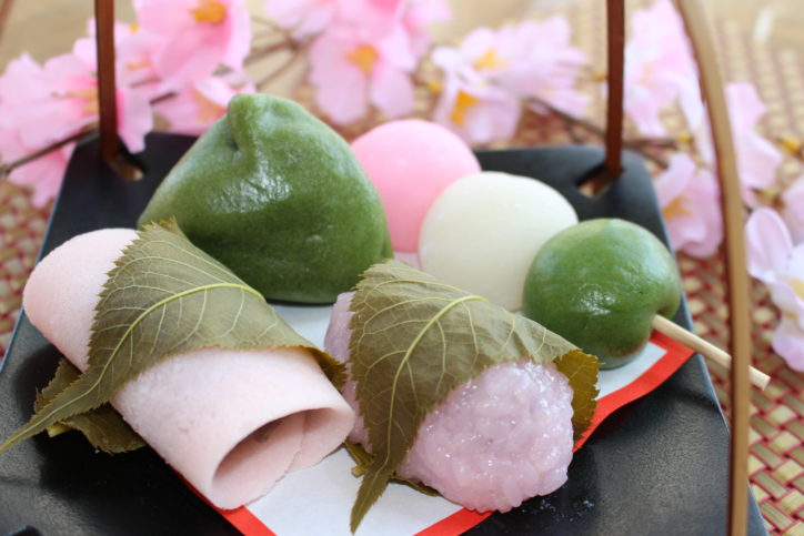 お店で手づくりの季節の和菓子「桜餅」