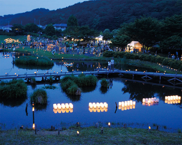 水面に光の幻想風景「竹灯篭の夕べ」5月25日(土)厳島湿生公園（中井町）