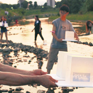 7月20日「八王子とうろう流し」市役所近くの浅川で～よさこいや和太鼓演奏も～
