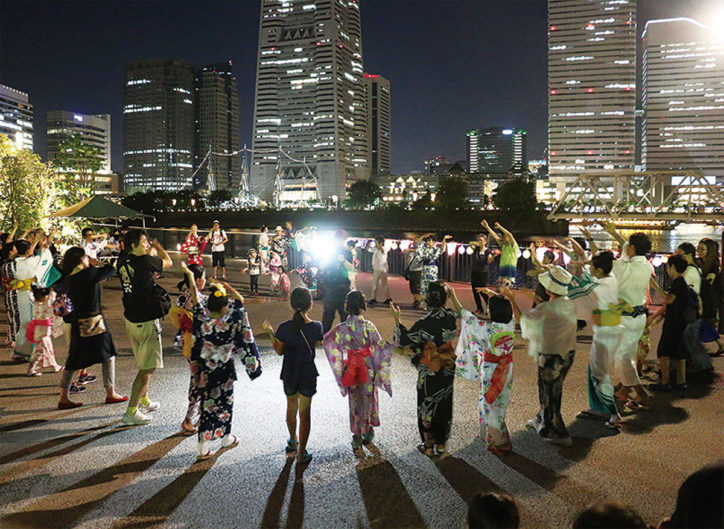 櫓は横浜ランドマークタワー「関内・北仲キャナルパーク盆踊り」練習会や提灯づくりも