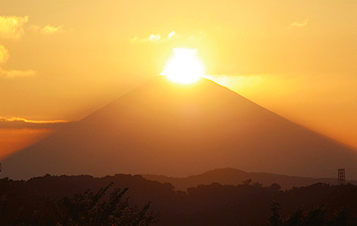 秋のダイヤモンド富士を観よう！きらめく絶景は数回のチャンスあり【平塚・大磯】