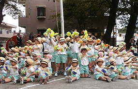 【綾瀬ゆたか幼稚園】未就園児のお遊戯も 布ぞうりで育った園児、秋の大運動会 【綾瀬ゆたか幼稚園】未就園児のお遊戯も 布ぞうりで育った園児、秋の大運動会