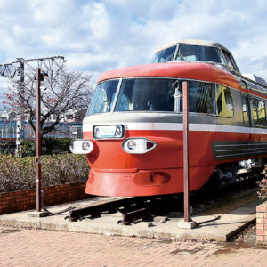 【街かどネタ】“ロンちゃん”乗車体験も　開成駅前に往年の小田急3100形ロマンスカー