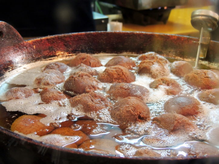 川崎で「黒川 大鍋まつり」持ち寄った食材と手作り味噌で煮込む　