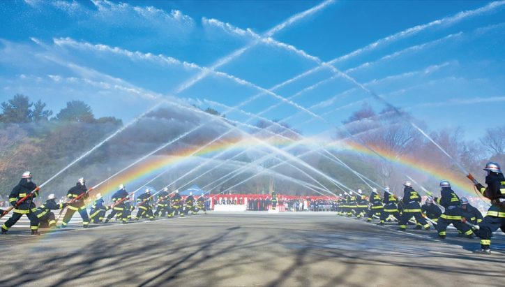 今年も一斉放水の虹の架け橋「1月12日消防出初式」＠引地台公園令和広場