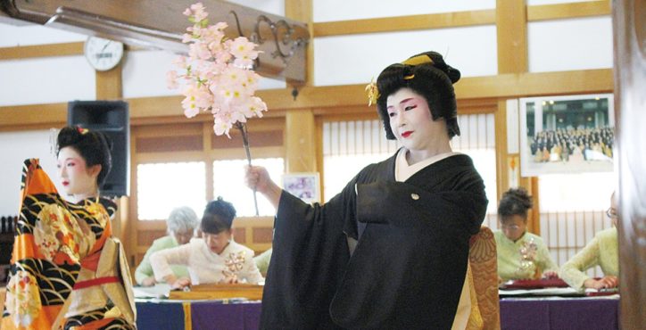 大正琴と日本舞踊とめじろ押し　八王子・少林寺で「花まつりコンサート」