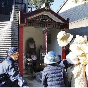 横浜・神奈川区の延命地蔵尊　色鮮やかに祠を塗り替え地域のシンボルに