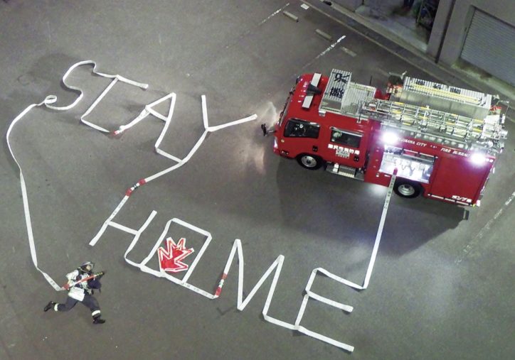 消防用20ｍホース4本で「STAY HOME」フェイスブック配信＠藤沢市南消防署