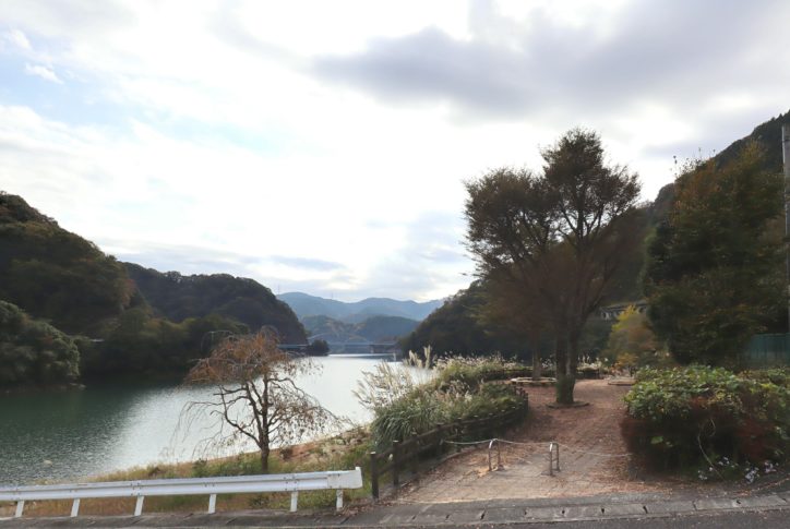 <激レア物件レポ>丹沢湖畔でアウトドアな暮らし!花火も目の前で鑑賞できる西丹沢の「特等席」を訪ねてみた <激レア物件レポ>丹沢湖畔でアウトドアな暮らし!花火も目の前で鑑賞できる西丹沢の「特等席」を訪ねてみた