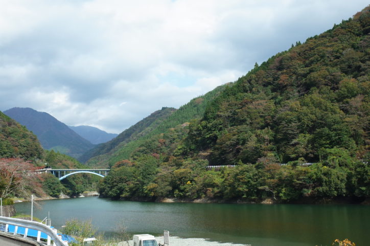 <激レア物件レポ>丹沢湖畔でアウトドアな暮らし!花火も目の前で鑑賞できる西丹沢の「特等席」を訪ねてみた <激レア物件レポ>丹沢湖畔でアウトドアな暮らし!花火も目の前で鑑賞できる西丹沢の「特等席」を訪ねてみた