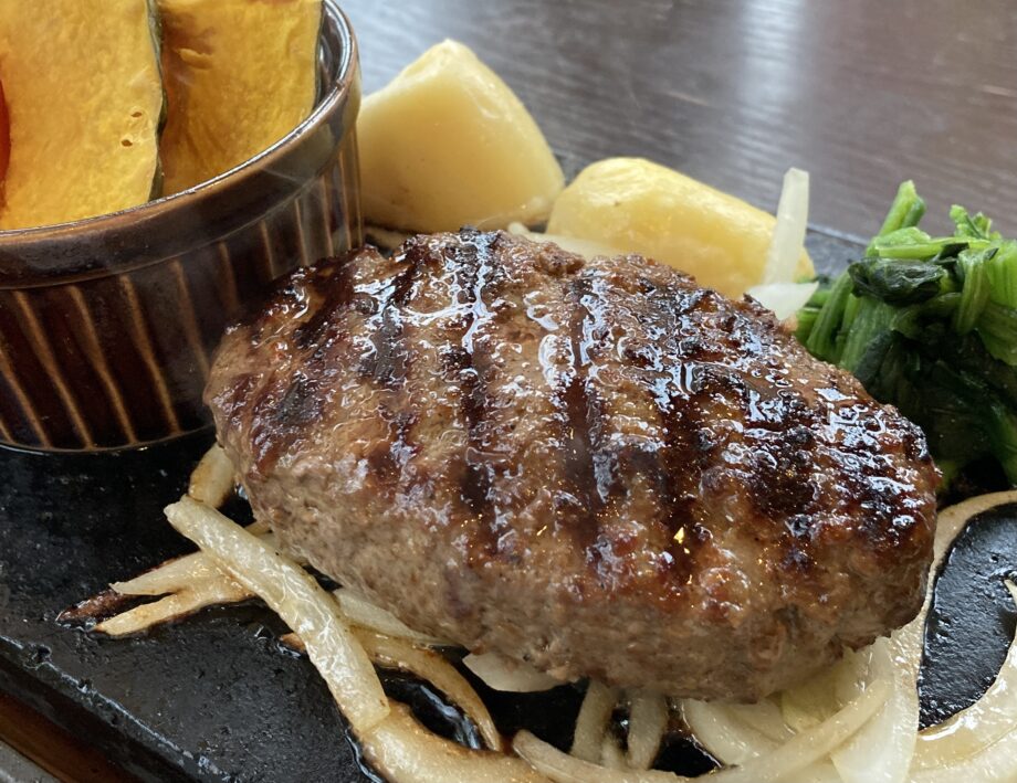 【ハンバーグ好き必見】横浜市瀬谷区の「田舎路（いなかじ）」で人気の『溶岩焼きハンバーグ』って何！？