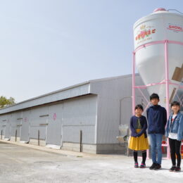 “ぷりっぷり“卵ができる秘密とは？ちびっ子記者が横須賀の「岩沢ポートリー」新養鶏場へ潜入！