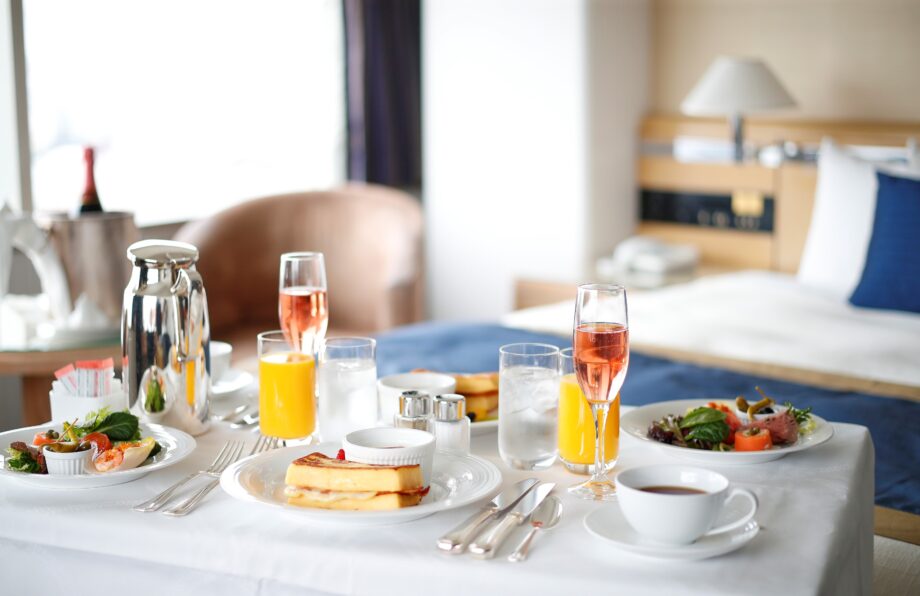 横浜ホテルニューグランドで「大人のサマーホリデー」朝食はルームサービスでのんびり優雅に【2021夏の宿泊プラン】