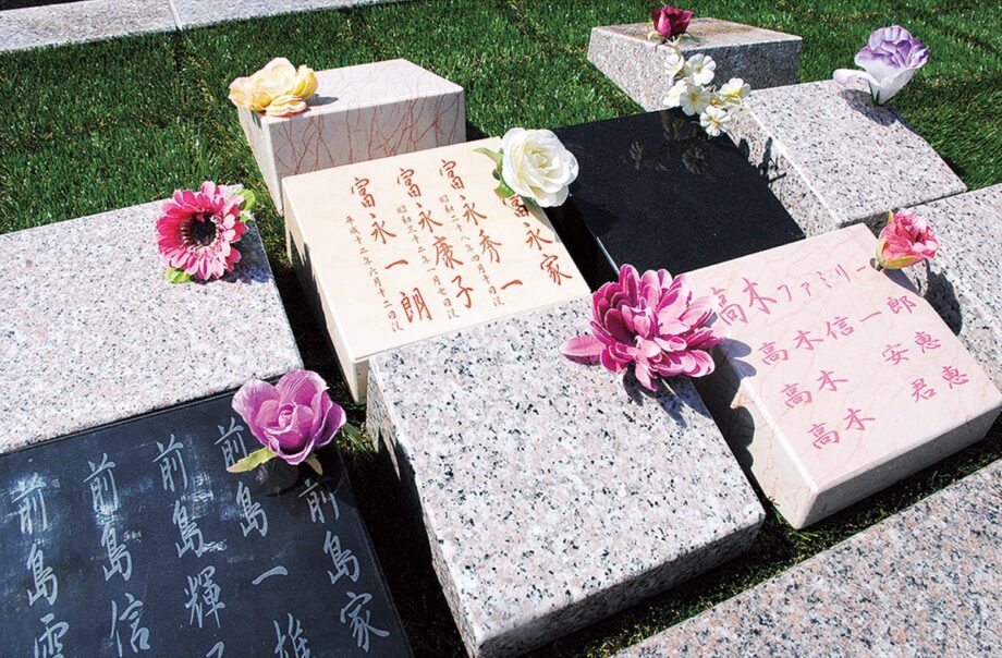 横浜市鶴見区の光永寺で〝小さなお墓たち〟をレポ。時代のニーズに合わせた供養を考える