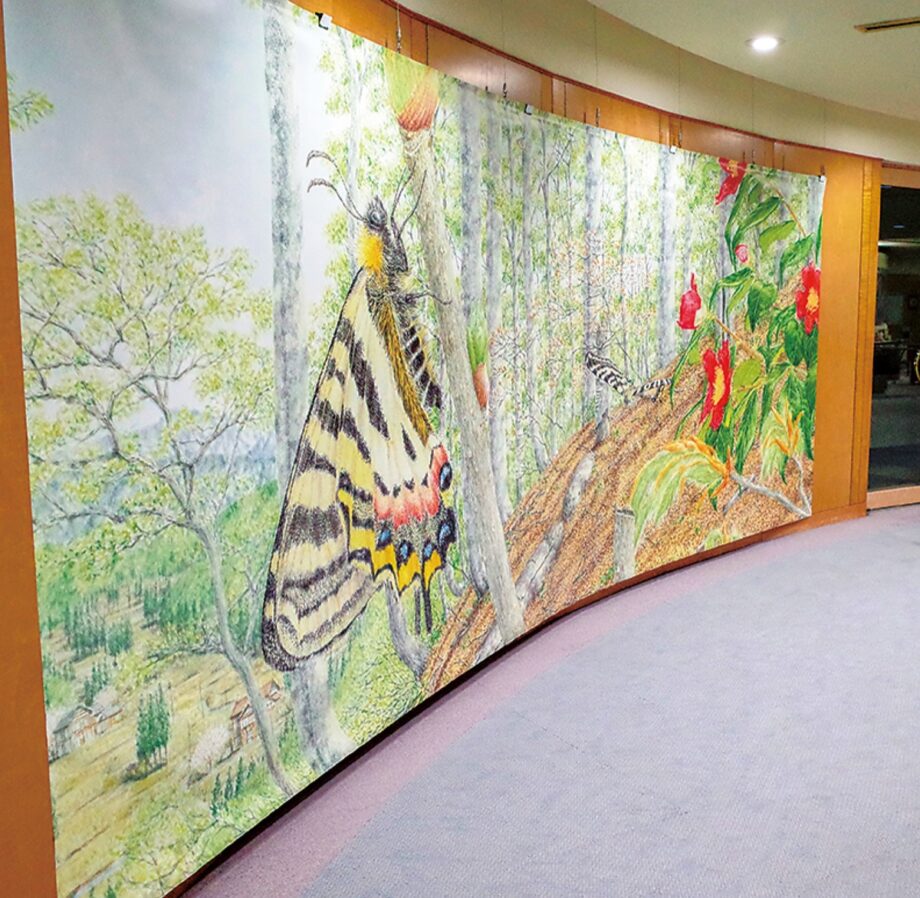南足柄市女性センターに巨大な昆虫のタペストリーが出現！『舘野鴻 原画展』をＰＲ