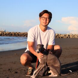 ＜Shonan Dog Field　上田智士さんの茅ヶ崎暮らし＞愛犬と暮らしたいまちのドッグラン。犬たちも楽しそうな暮らし