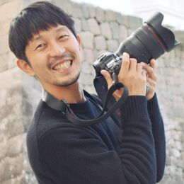 写真家 浅田政志さんが小田原市内各所を撮影！2022年１月、三の丸ホールでの展覧会に向けて