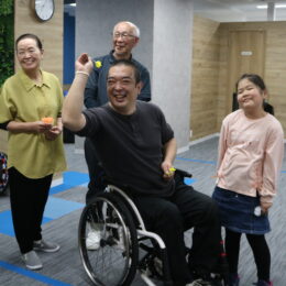 横浜市緑区に新設「ダーツの学校」プロダーツ選手が先生！体と頭を使って、子どもから高齢者、障害者も楽しめる