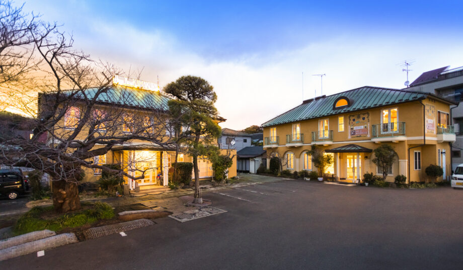 ＜取材レポ＞「いざ鎌倉！」駅近で1泊5200円（税込）から泊まれる「ホテルニューカマクラ」は80年の歴史のあるホテルだった