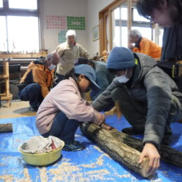 シイタケ栽培を体験「シイタケ原木作り教室」＠いせはら塔の山緑地公園