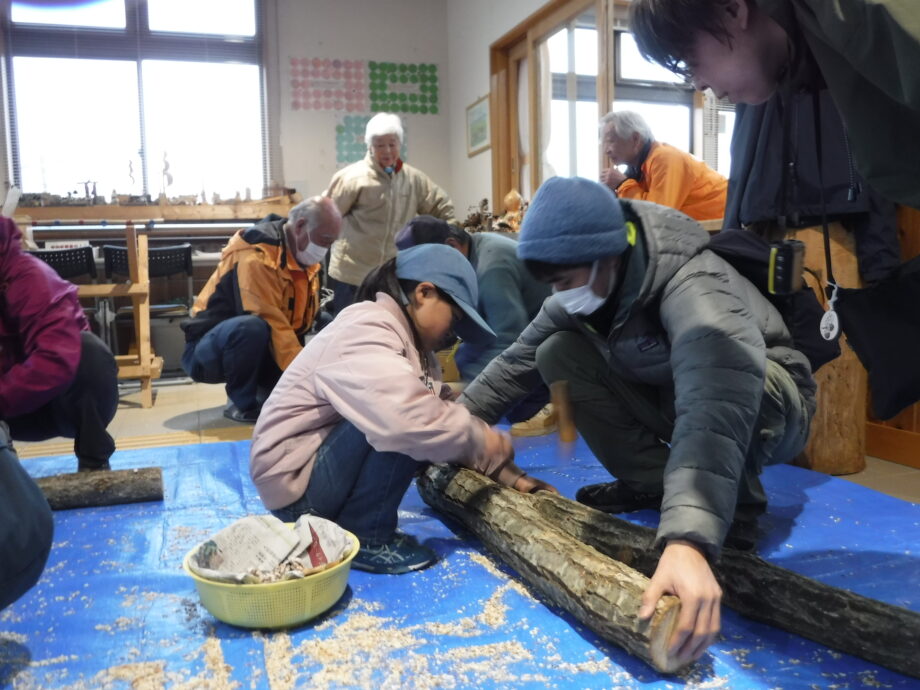 シイタケ栽培を体験「シイタケ原木作り教室」＠いせはら塔の山緑地公園