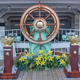 横浜・みなとみらいの「帆船日本丸」の船内にフラワースポット　2022年3月末まで